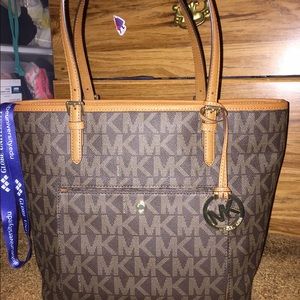 Micheal Kors jet set tote!