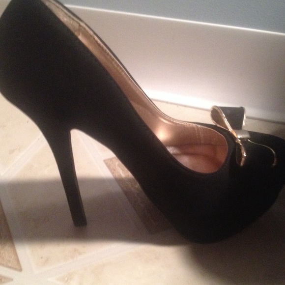 Black High Heels - Picture 3 of 3