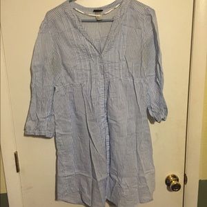 Blue and white H&M top goes great with leggings.