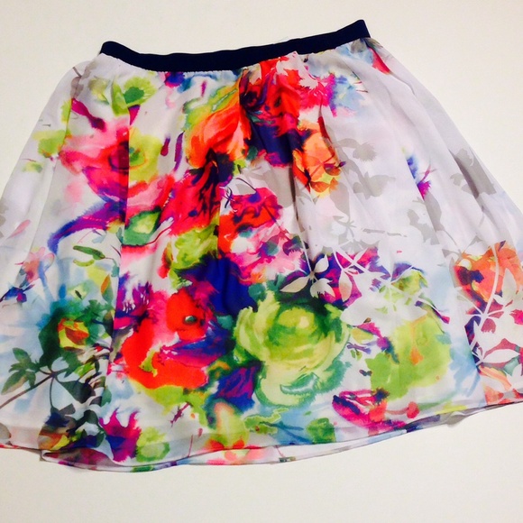 Liz Claiborne Dresses & Skirts - 💕❤️Liz Clairborne floral skirt❤️💕