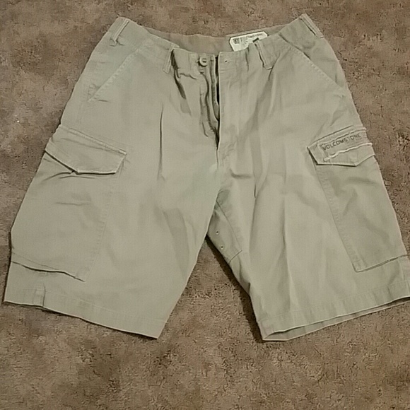 Men's Volcom khaki shorts
