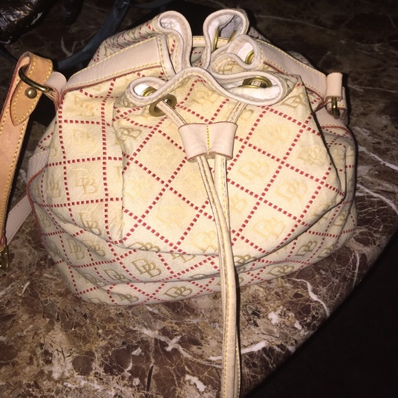 Small Dooney & Bourke signature purse (USED)👝