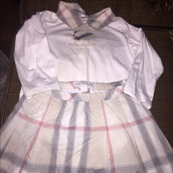 Burberry outfit shirt nD skirt