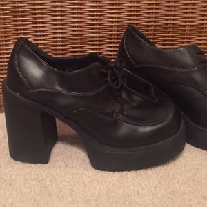 90's black platform shoes