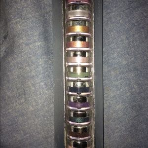 11 Bare-minerals eyeshadows