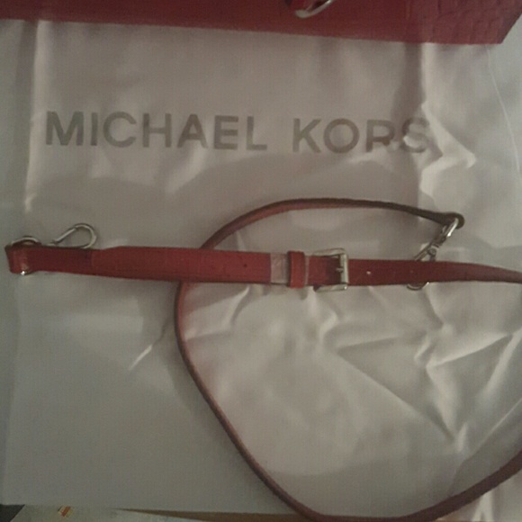 Michael Kors Dillion Handbag - Picture 2 of 4