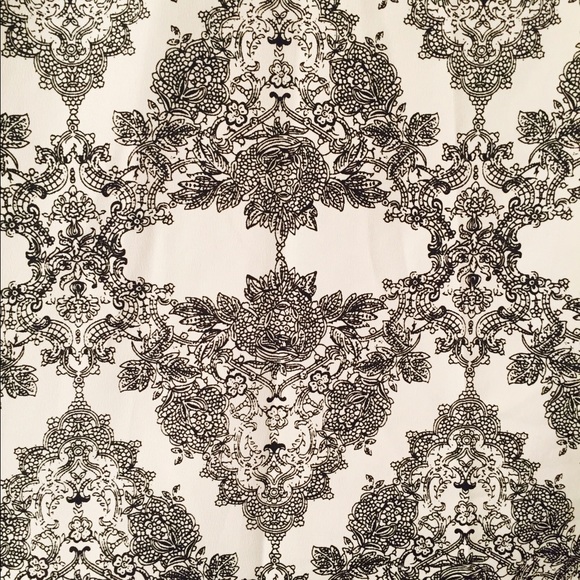 Black and White Kimono - Picture 4 of 4