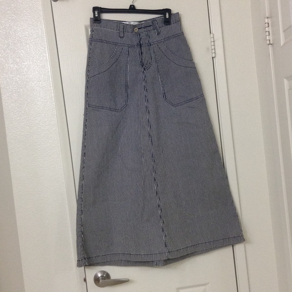 Long sear sucker skirt