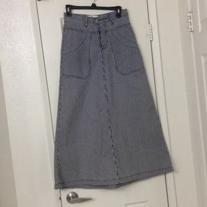 Long sear sucker skirt