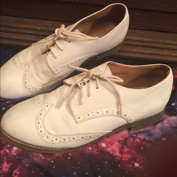 Cute White Oxfords- Wood Bottoms