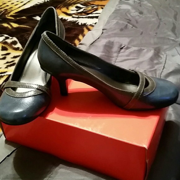 Shoes - Picture 2 of 2