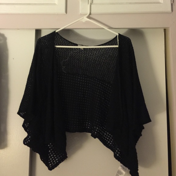 ECOTE UO batwing cropped shawl