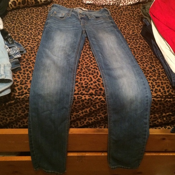 Women Hollister straight jeans size 1