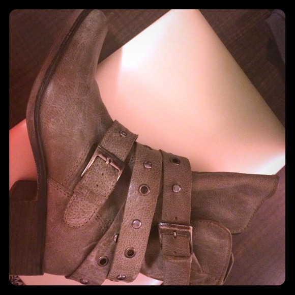 Steve Madden "Boxa" boot