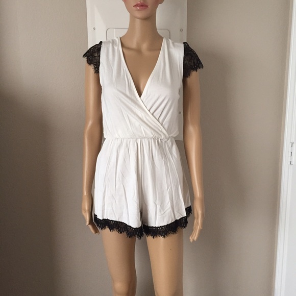 ⭐️5 star rated! SALINA ivory &black romper - Picture 2 of 4