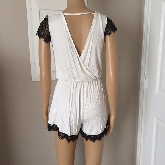 ⭐️5 star rated! SALINA ivory &black romper - Picture 3 of 4
