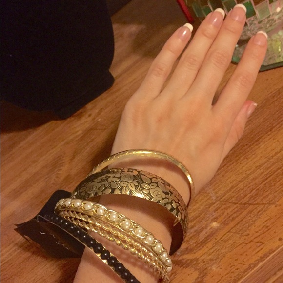 NEW Fashion Jewelry Gold Tone Bangle Set 6 Bracelets - Picture 3 of 5