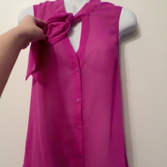 **SOLD**** Bow Tie Button Tank - Picture 2 of 4