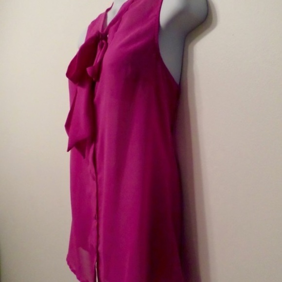 **SOLD**** Bow Tie Button Tank - Picture 3 of 4