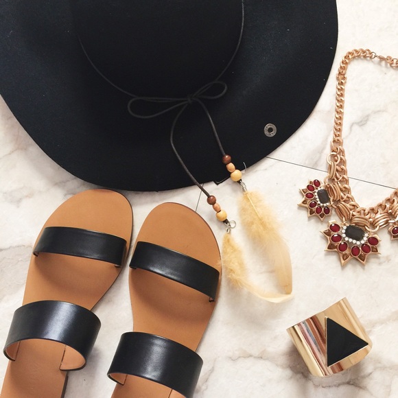 Accessories - Wide Brim Floppy Hat