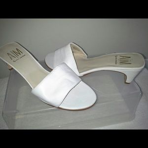ANN MARINO WHITE LEATHER SLIDE OPEN TOE SANDALS