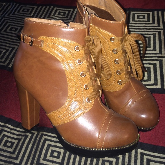Tan with gold trim heeled boot.
