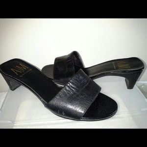 ANN MARINO BLACK LEATHER SLIDE OPEN TOE SANDAL 8M