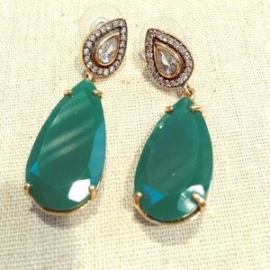 Stella & Dot Emerald Green & Gold drop earrings.