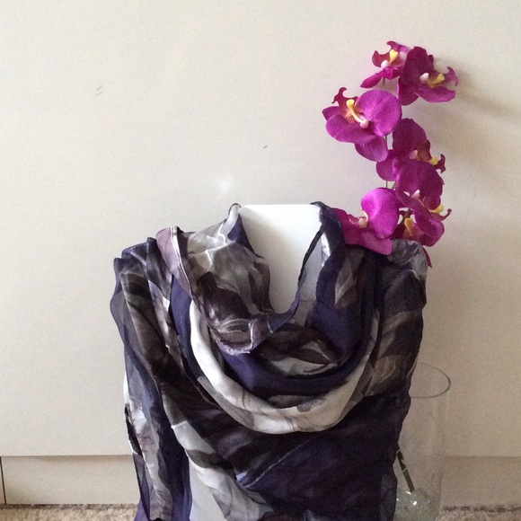 Alice + Olivia Accessories - Alice + Olivia silk/rayon summer scarf💜 Alice + Olivia Accessories - Alice + Olivia silk/rayon summer scarf💜