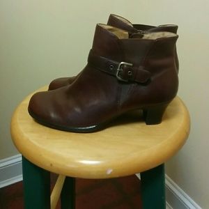 Brown leather low-heel ankle boots