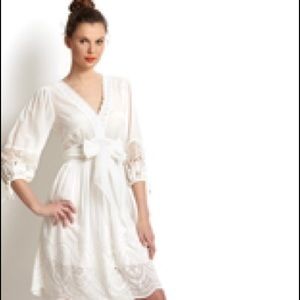 Monoreno v neck dress with crochet trim