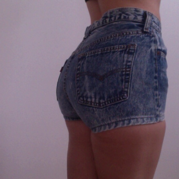 levi acid wash high rise shorts
