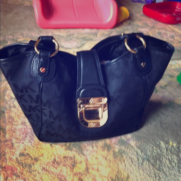 Mk Bucket signature bag