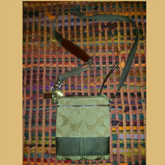 Authentic Coach crossover swing bag