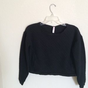 black crop sweater w pockets