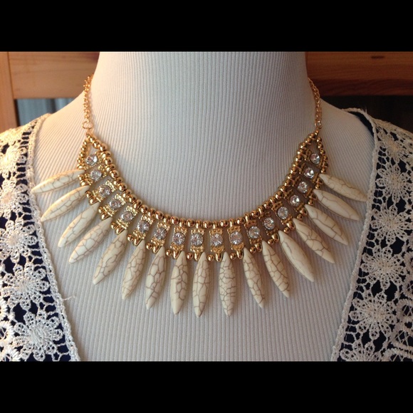 ✨CLEARANCE✨ Gorgeous Rhinestone Spike Necklace - Picture 2 of 2