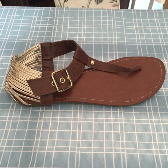 Brown leather shoes with gold back