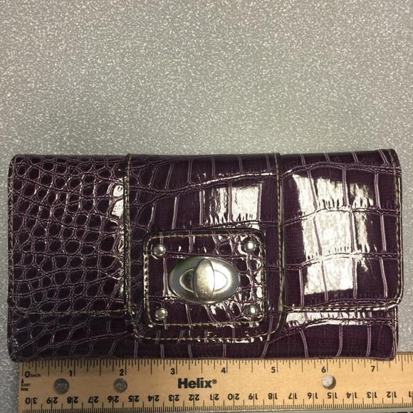 Wallet w/built in checkbook holder