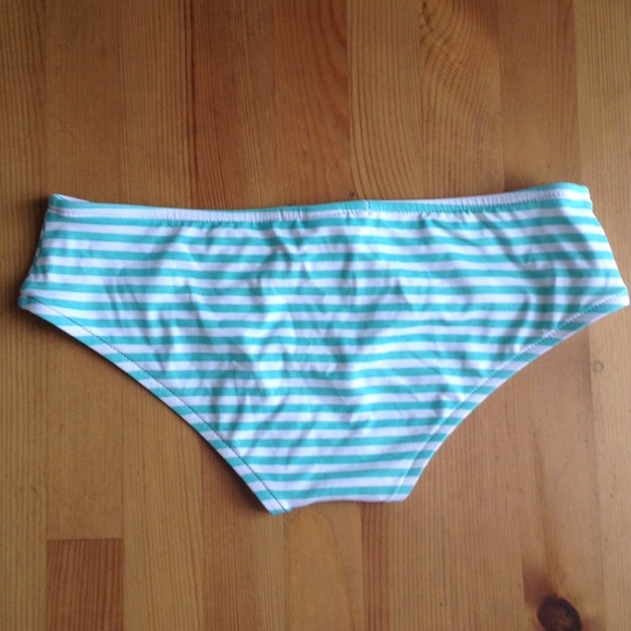 Kushcush white/sea foam green striped bottoms (s) - Picture 3 of 3