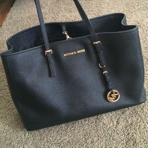 Michael Kors Jet Set Travel Saffiano Leather Tote