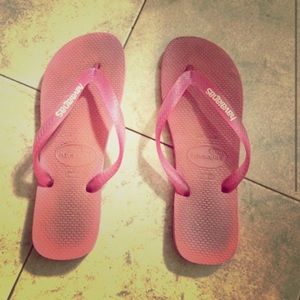 Fushia Havainas size 9