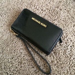 Michael Kors Slim Tech Wristlet wallet