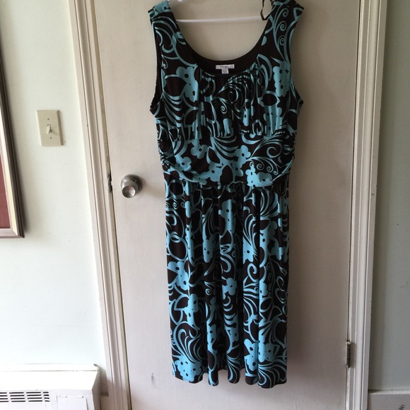 Nice summer dress! Pretty colors.