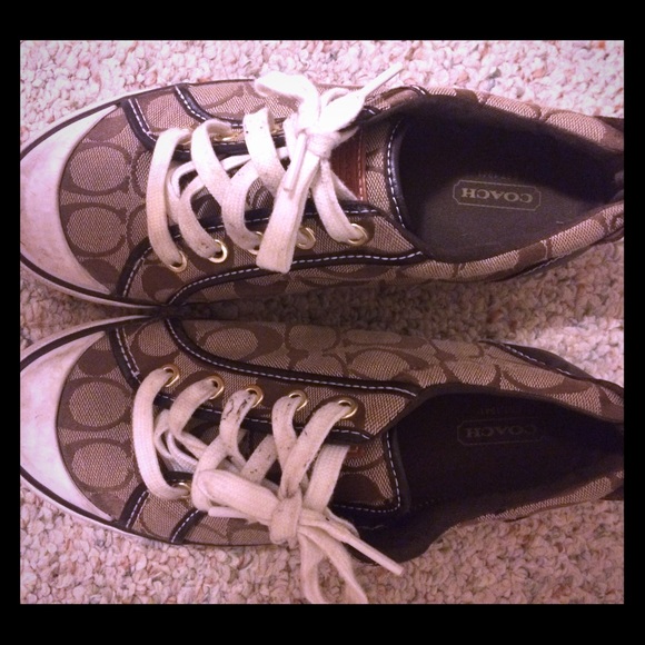 Size 9 coach shoes.
