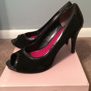 Black peep toe pumps