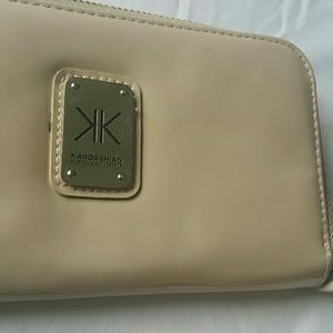 Kardashian Kollection Wallet (nude)