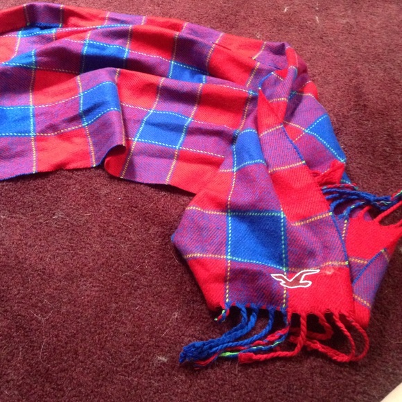Hollister scarf