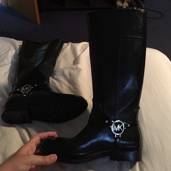 Michael Kors rain boots sz 8 mid STILL AVAILABLE - Picture 2 of 4