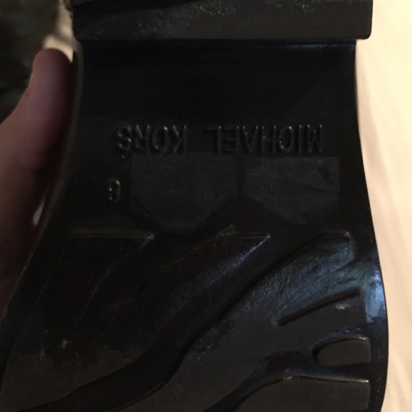 Michael Kors rain boots sz 8 mid STILL AVAILABLE - Picture 3 of 4