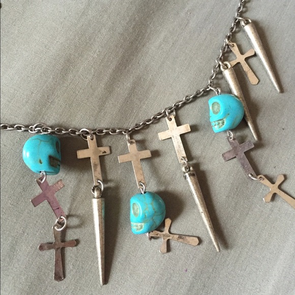 Skull and cross necklace - Picture 3 of 3